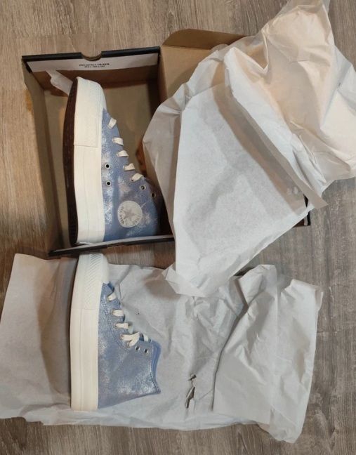 Piattaforma blu e bianca Converse