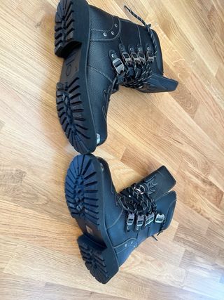 Botas de cuero negras con diseño con REGALO