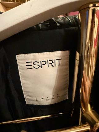 CHAQUETA CON CAPUCHA ESPRIT