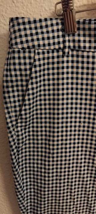 Pantalón tobillero cuadros blanco y azules 