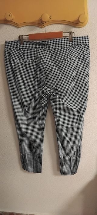 Pantalón tobillero cuadros blanco y azules 