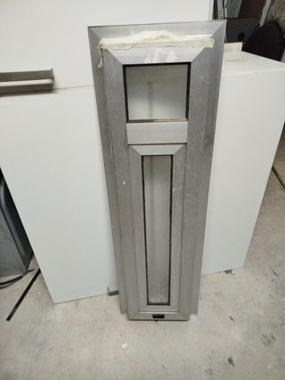 Ventana de aluminio con manilla