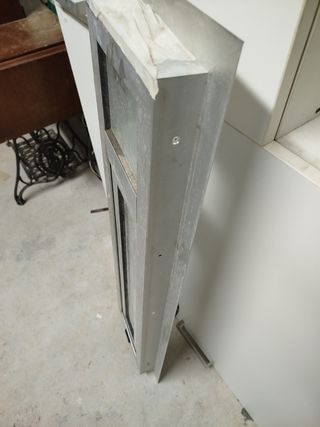 Ventana de aluminio con manilla