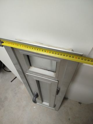 Ventana de aluminio con manilla