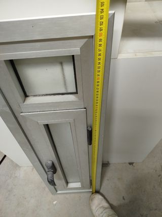 Ventana de aluminio con manilla