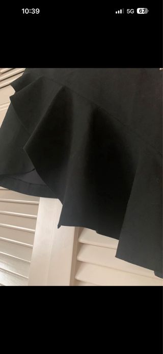 Falda corta asimétrica Zara negra