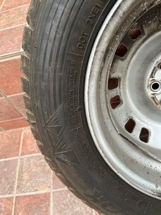 Rueda Hankook 145/80R13 75T Invierno