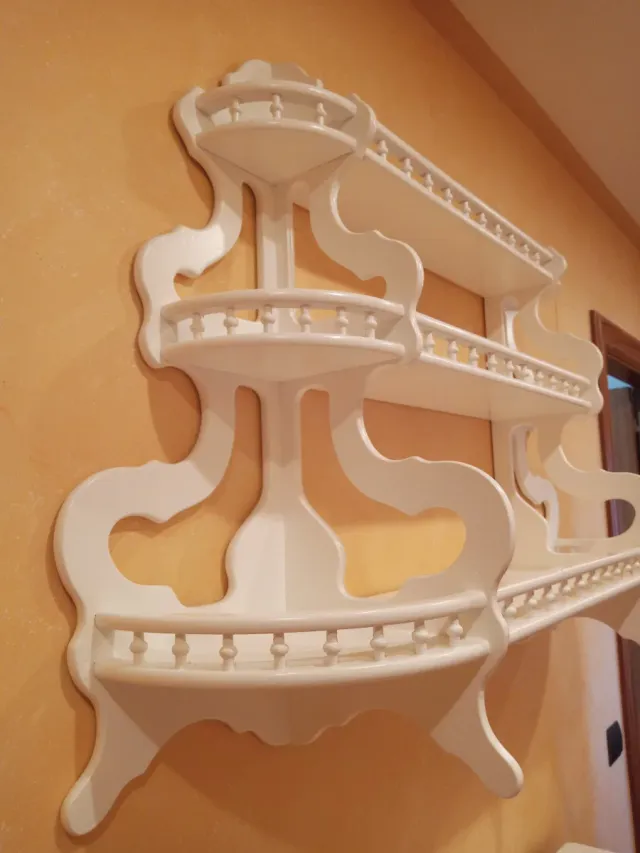 Estantería blanca de madera