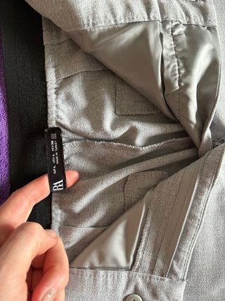 Pantalon gris claro de Zara. Talla L. Nuevo.