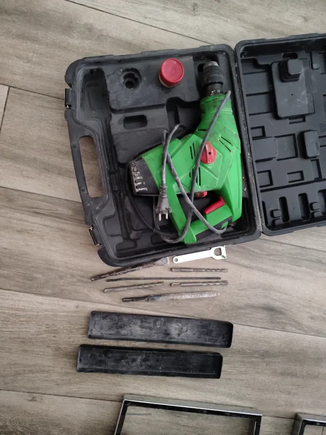 Martillo Percutor Casals con Maletín y Brocas
