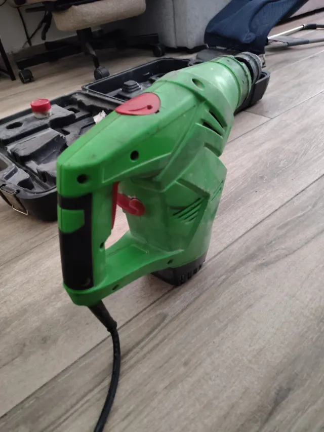 Martillo Percutor Casals con Maletín y Brocas
