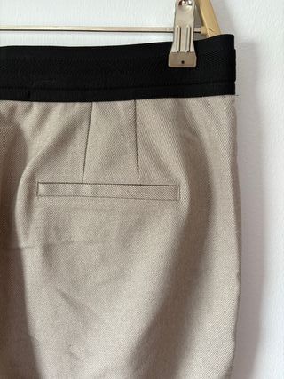 Pantalon beige claro de Zara. Talla L. Nuevo.