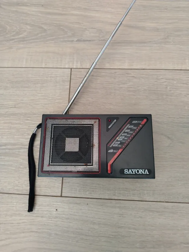 Radio Portátil SAYONA a Pilas