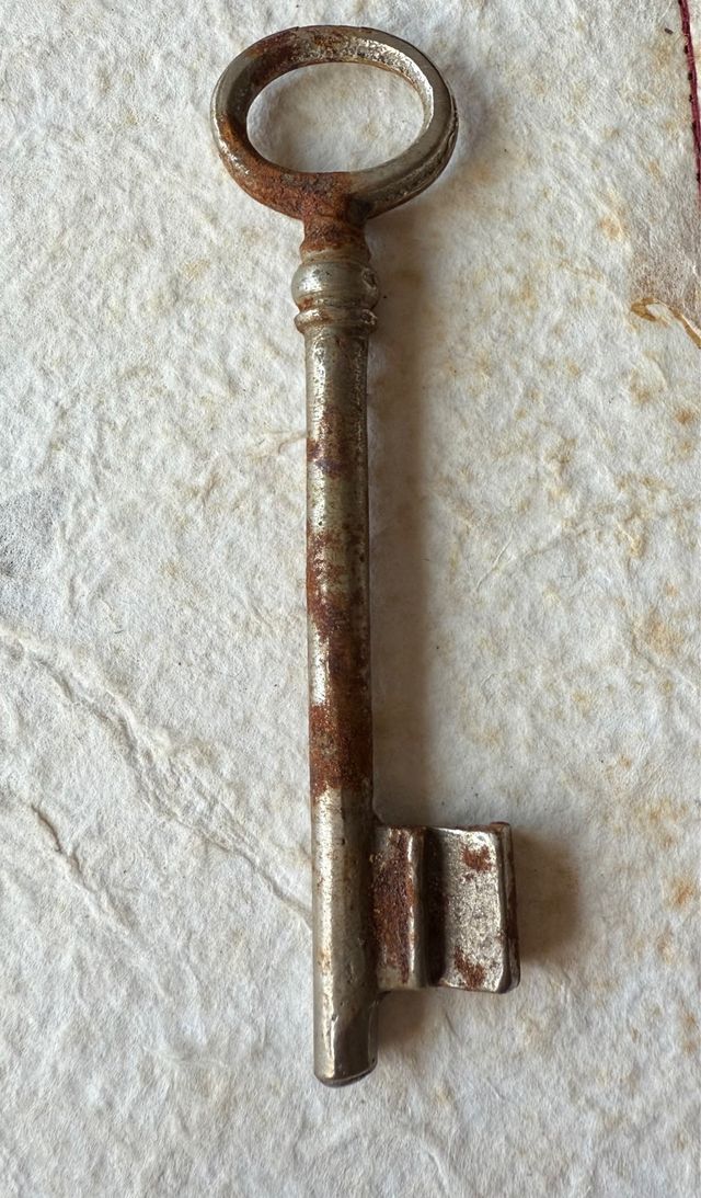 Par de llaves antiguas forjadas a mano