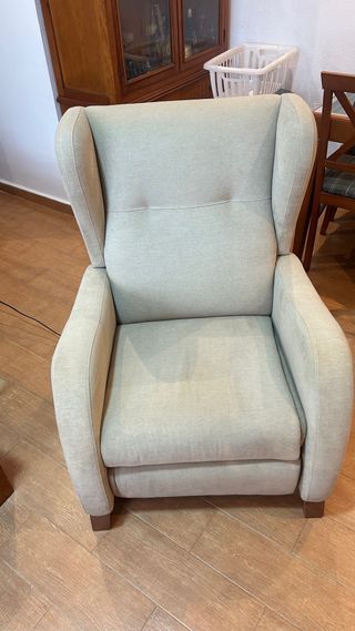 Butaca reclinable de tela beige