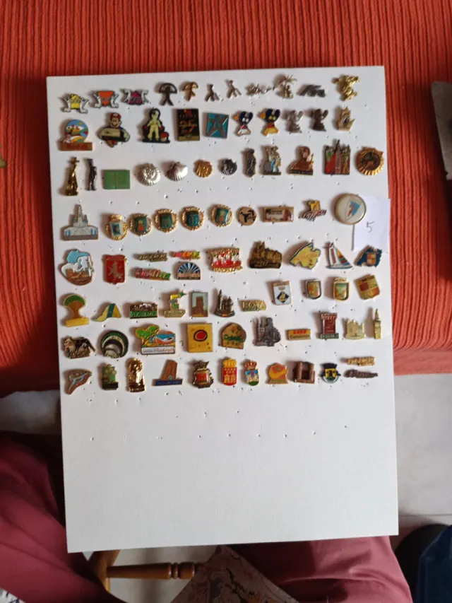 Lote 85 pines coleccionables