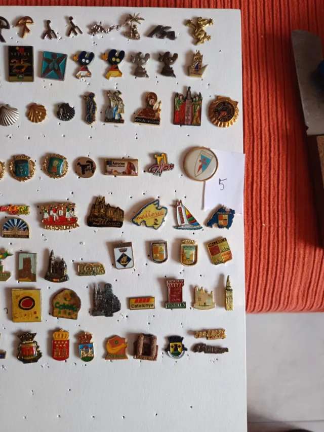 Lote 85 pines coleccionables