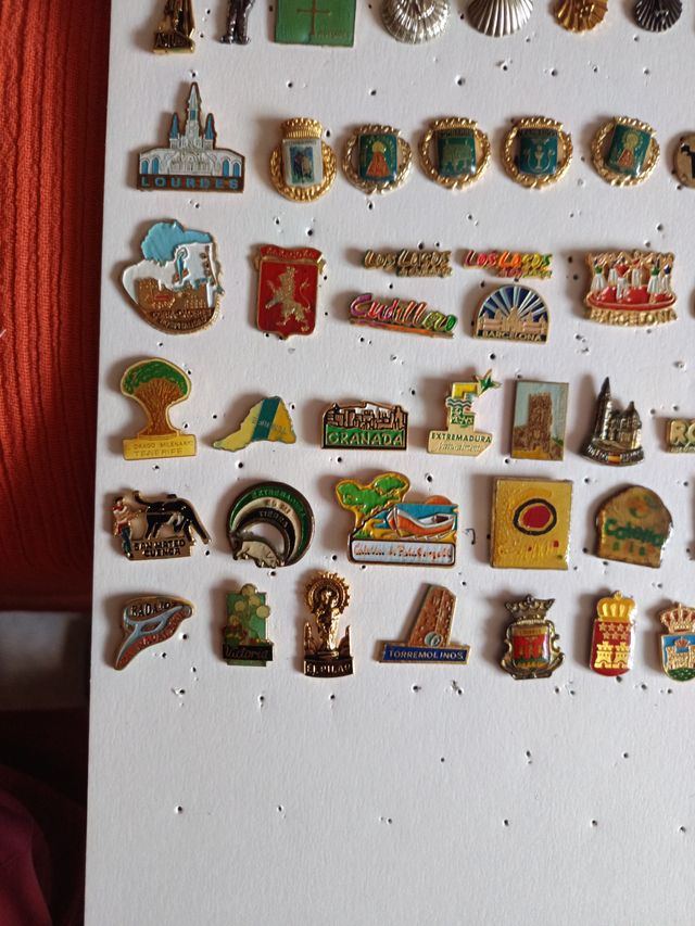 Lote 85 pines coleccionables