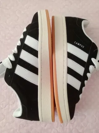 Zapatillas Negras y Blancas