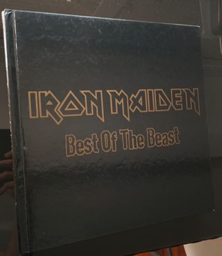 Iron Maiden 4 LP box 'Best of the Beast' firmada