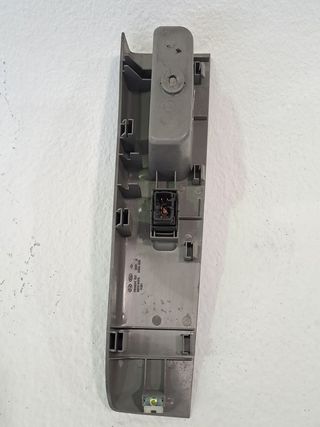 MANDO ELEVALUNAS DELANTERO DERECHO KIA SORENTO