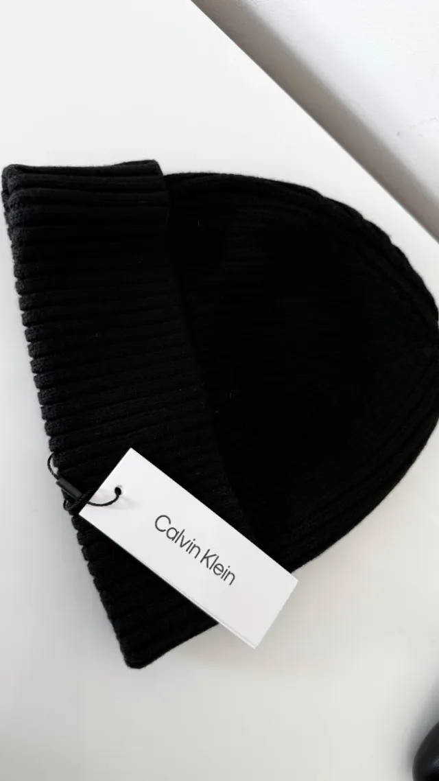 Gorro Calvin Klein Negro a estrenar talla unica