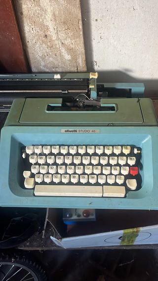 Máquina de escribir Olivetti Studio 46