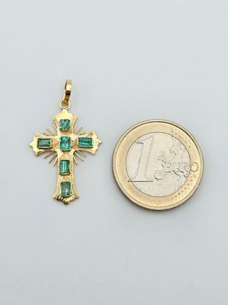 Colgante Oro 18K, Cruz con Esmeraldas, 1,44gr, 3cm
