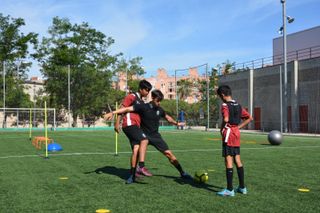 Entrenamientos grupales de fútbol en Barcelona +18