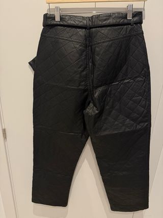 Pantalón polipiel Zara negro