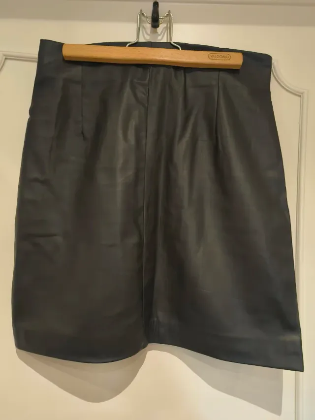 Minigonna nera effetto pelle