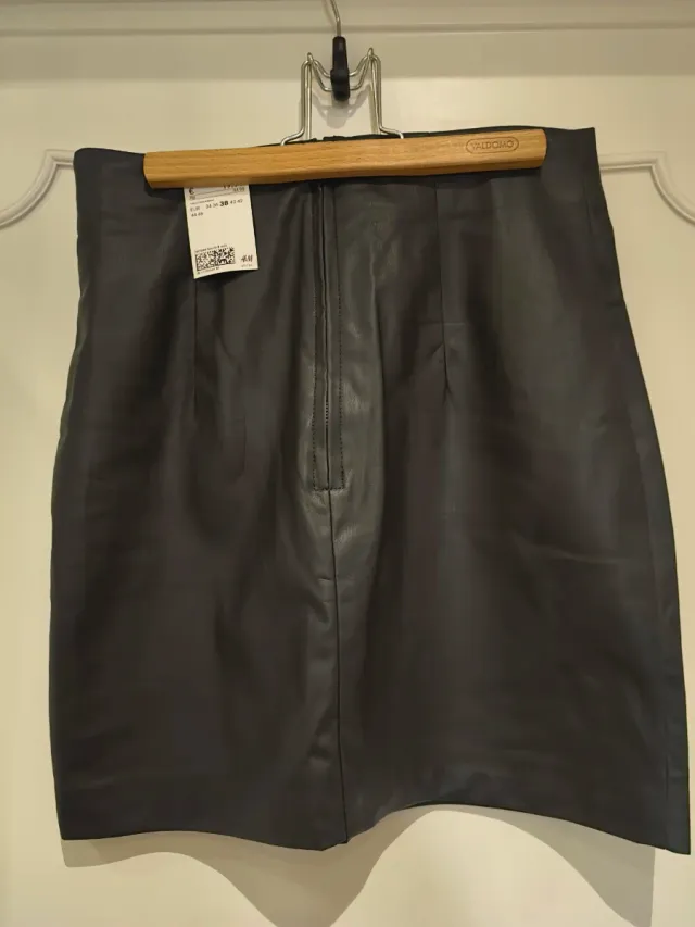 Minigonna nera effetto pelle