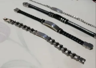 Set di 4 braccialetti da uomo 