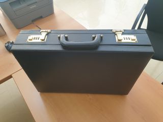 Maletín ejecutivo negro con combinación