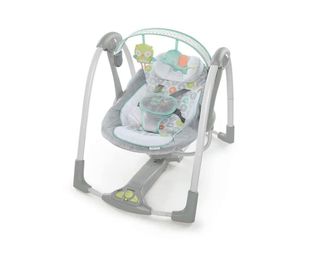 Columpio infantil gris con juguetes