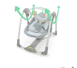 Columpio infantil gris con juguetes