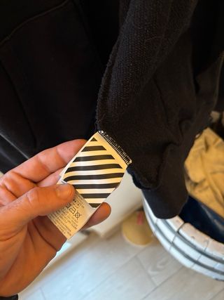 Felpa Off-White Nera con Patch