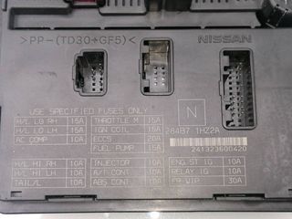 CAJA RELES / FUSIBLES NISSAN NOTE (4)