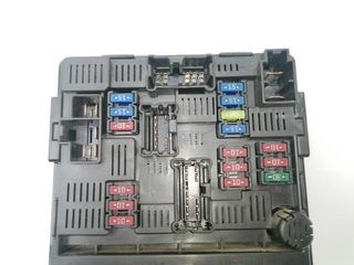 CAJA RELES / FUSIBLES NISSAN NOTE (4)