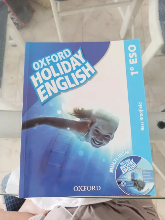 Holiday English 1.º ESO. Student's Pack 3rd Edi...