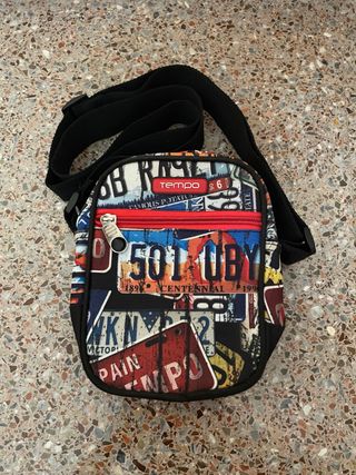Bolso bandolera estampado juvenil