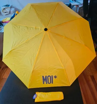 Paraguas plegable amarillo NUEVO