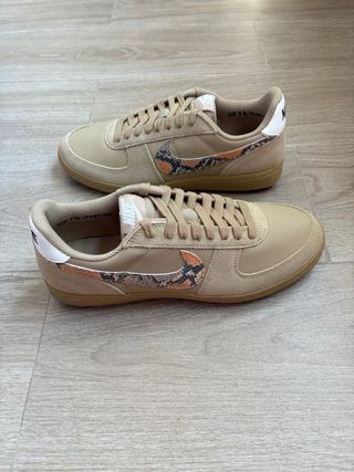 NIKE FIELD GENERAL logo multicolor