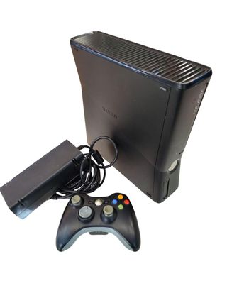 CONSOLA XBOX 360 S 4GB NEGRA + MANDO + CABLES