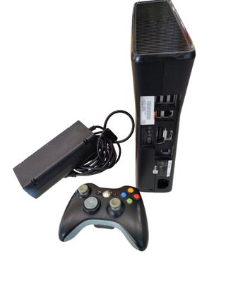 CONSOLA XBOX 360 S 4GB NEGRA + MANDO + CABLES