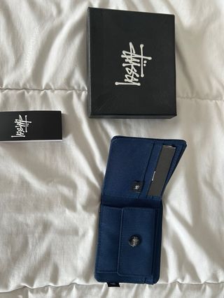 Cartera Stussy Azul y Negra