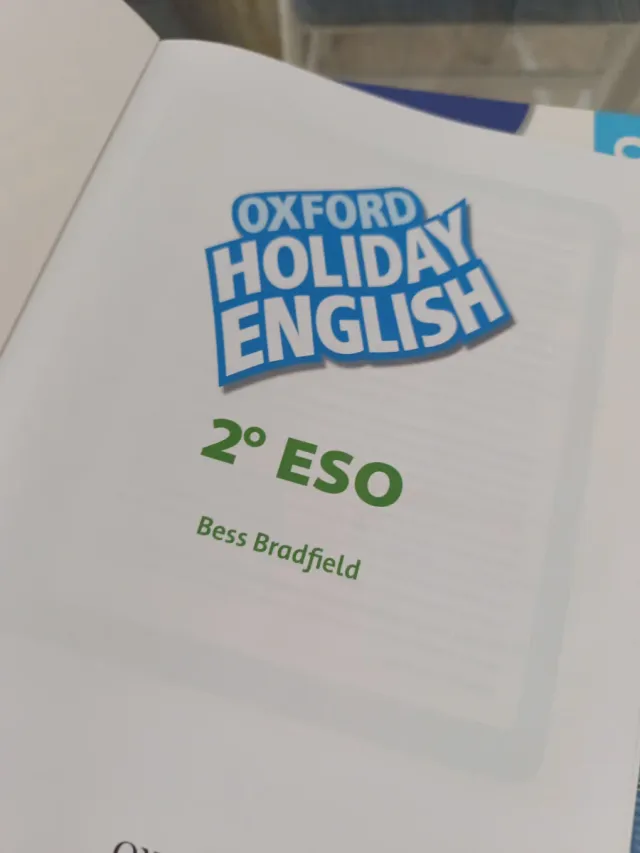 HOLIDAY ENGLISH 2º ESO STUD PACK ESP 2ED