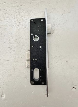 SERRATURA INFILARE,Marca OMEC, ENTRATA 25, Art.330