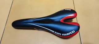 Sillín San Marco Negro/Rojo