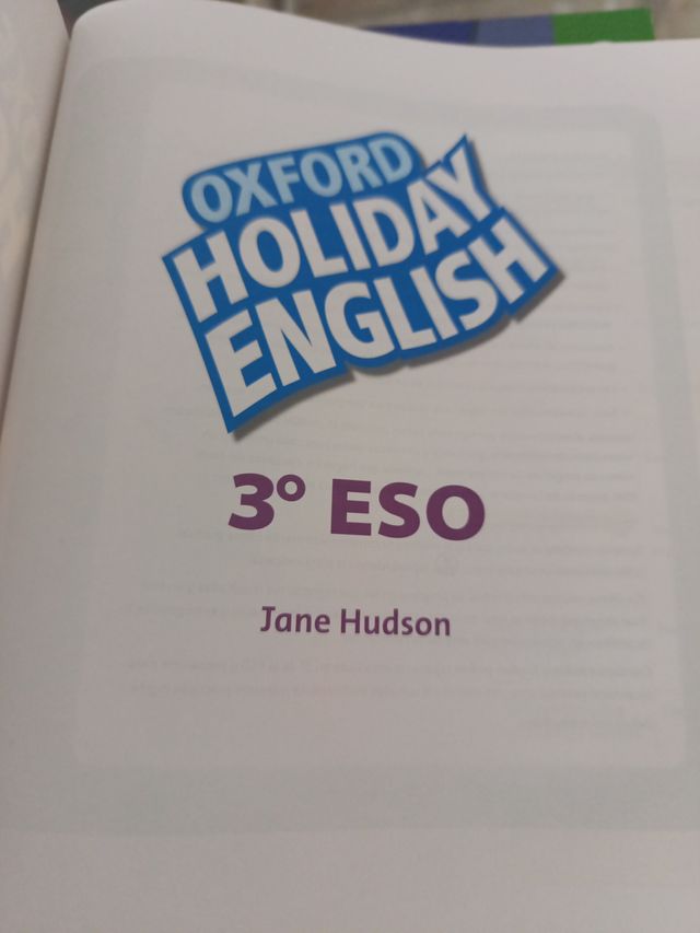 Holiday English 3.º ESO. Student's Pack 3rd Edi...